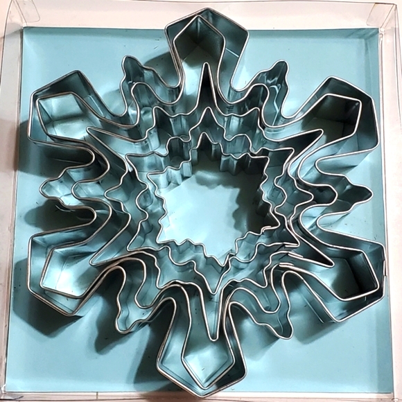 Cookie Cutters Snowflakes 5 Different Styles and 5 Nesting Pieces #2 - Picture 1 of 16